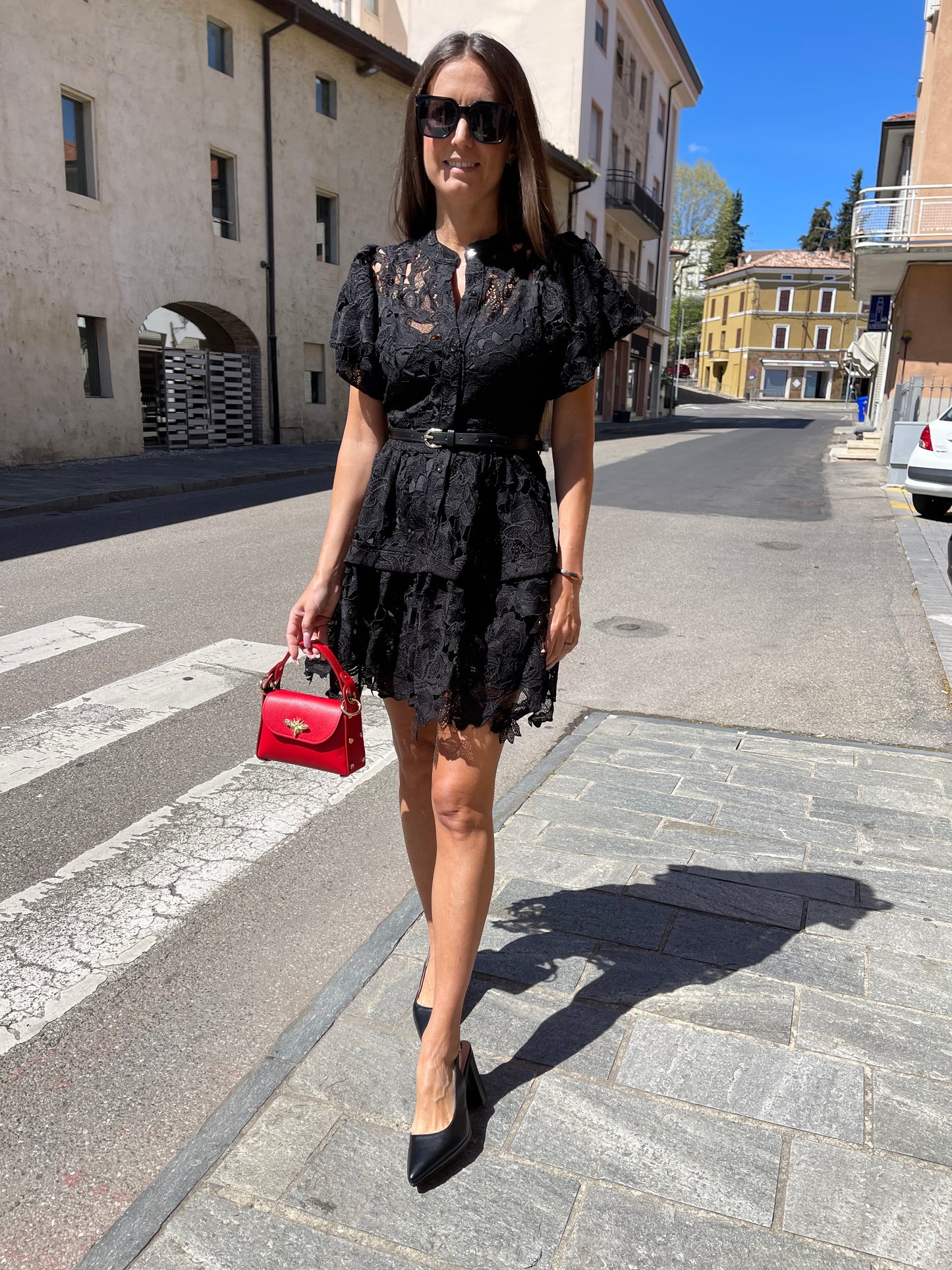 ABITO IN PIZZO CON CINTURA