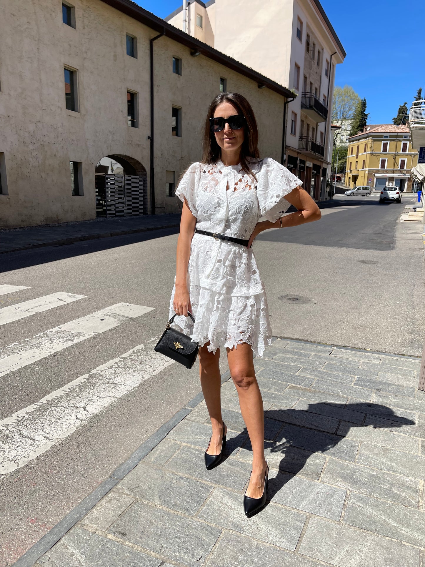 ABITO IN PIZZO CON CINTURA