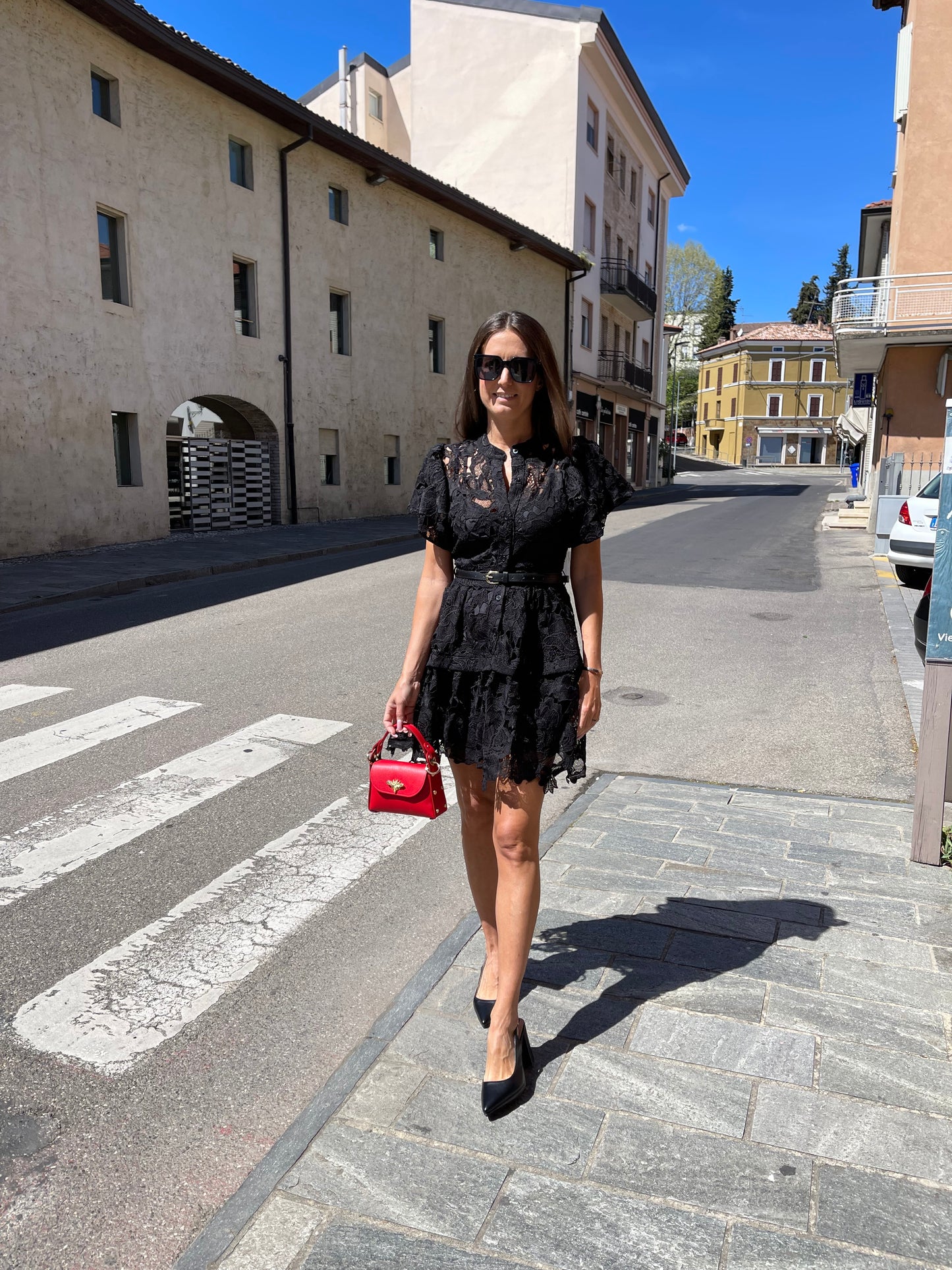 ABITO IN PIZZO CON CINTURA