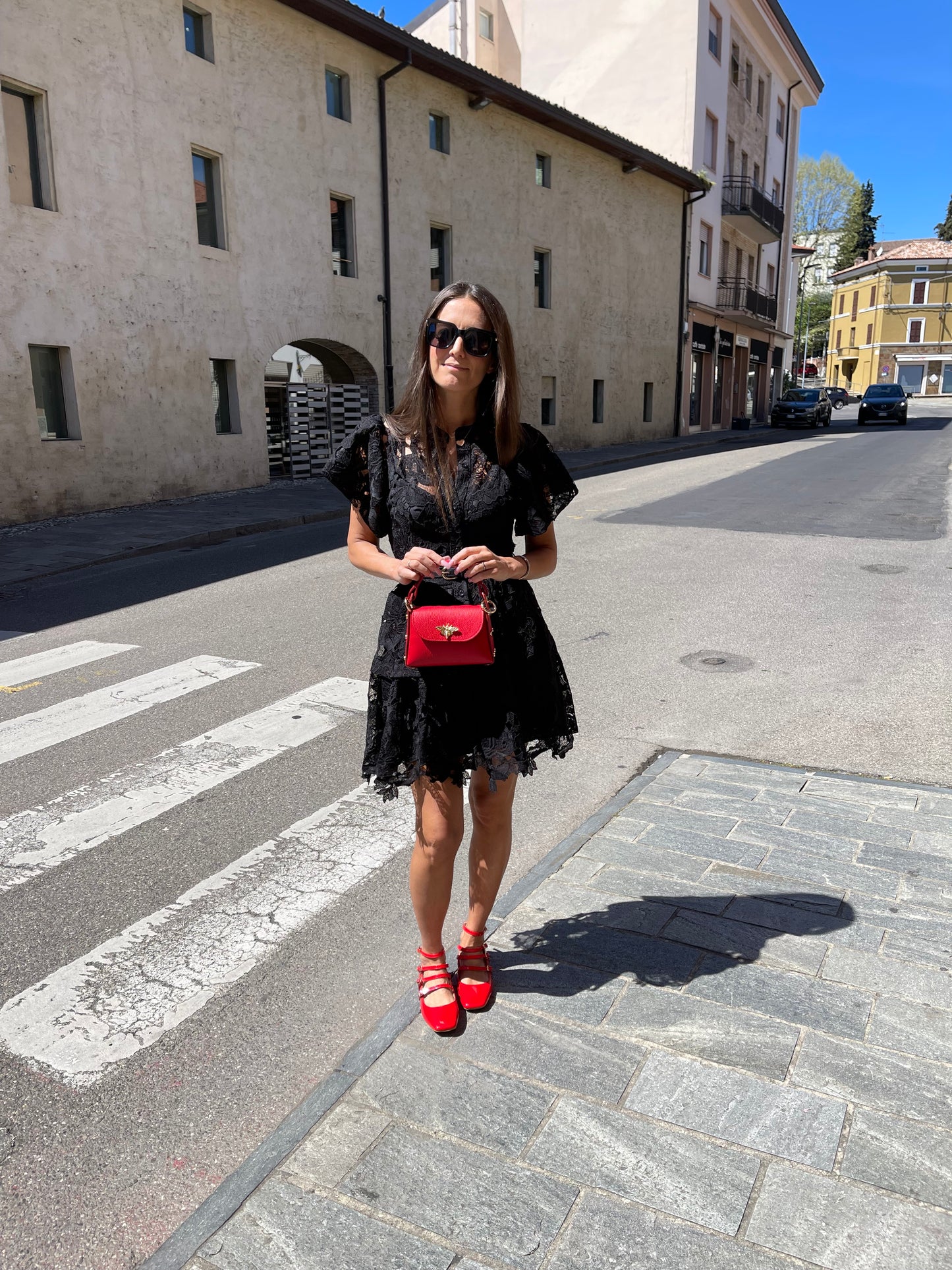 ABITO IN PIZZO CON CINTURA