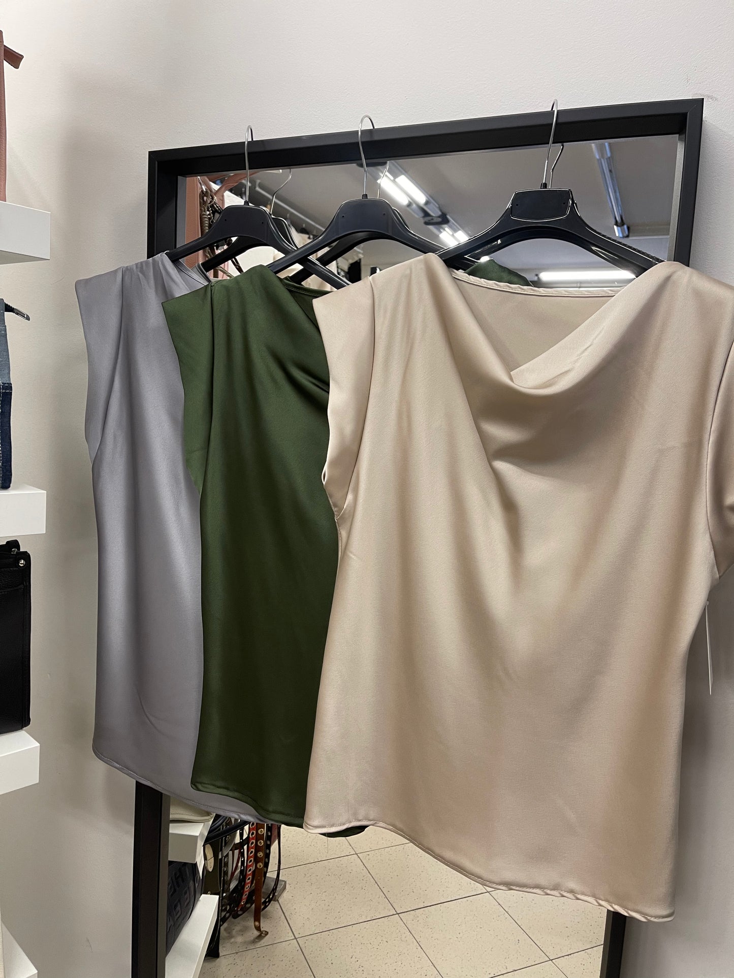 TOP RASO COLLO A CASCATA