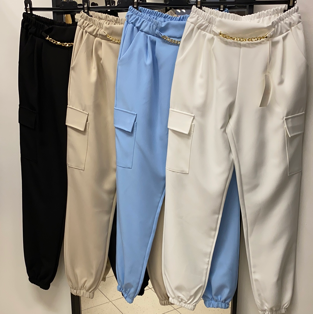 PANTALONE CARGO CON CATENA