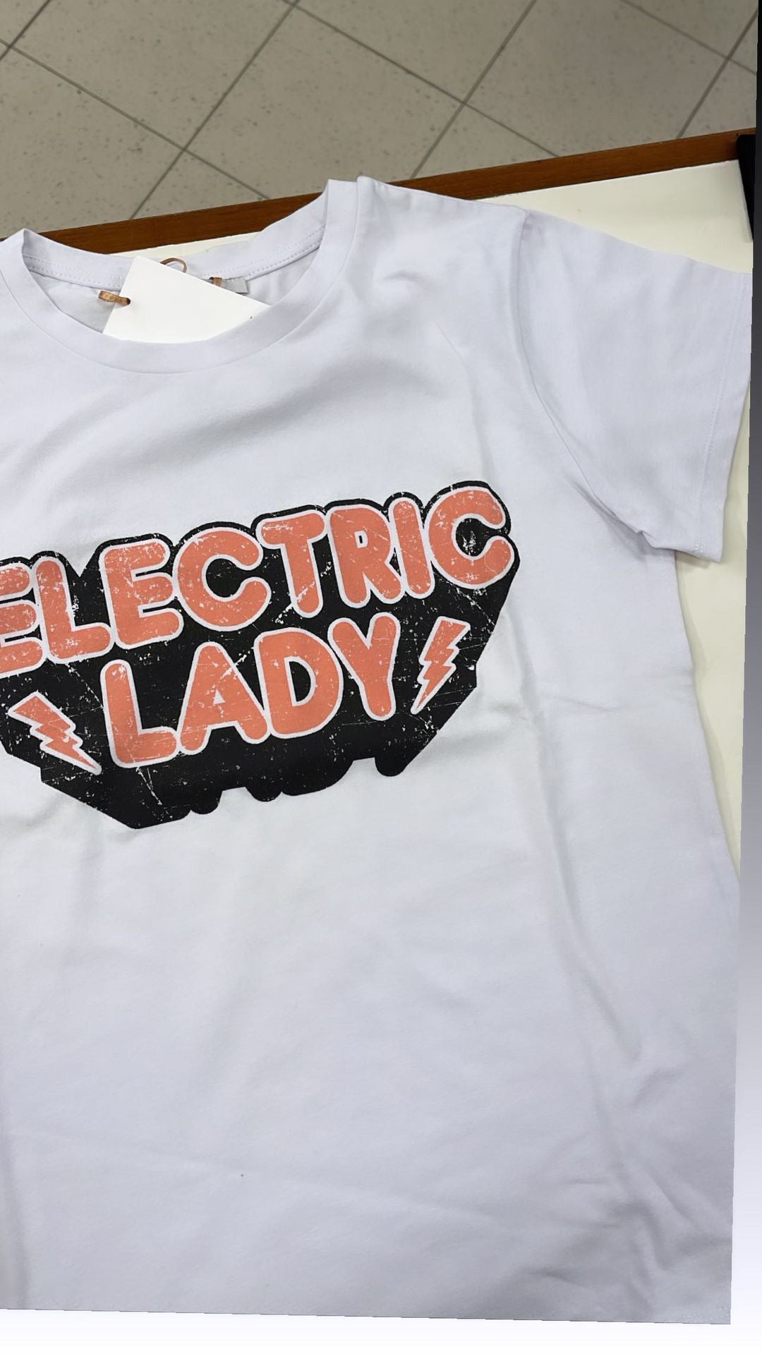 T SHIRT ELETRIC LADY