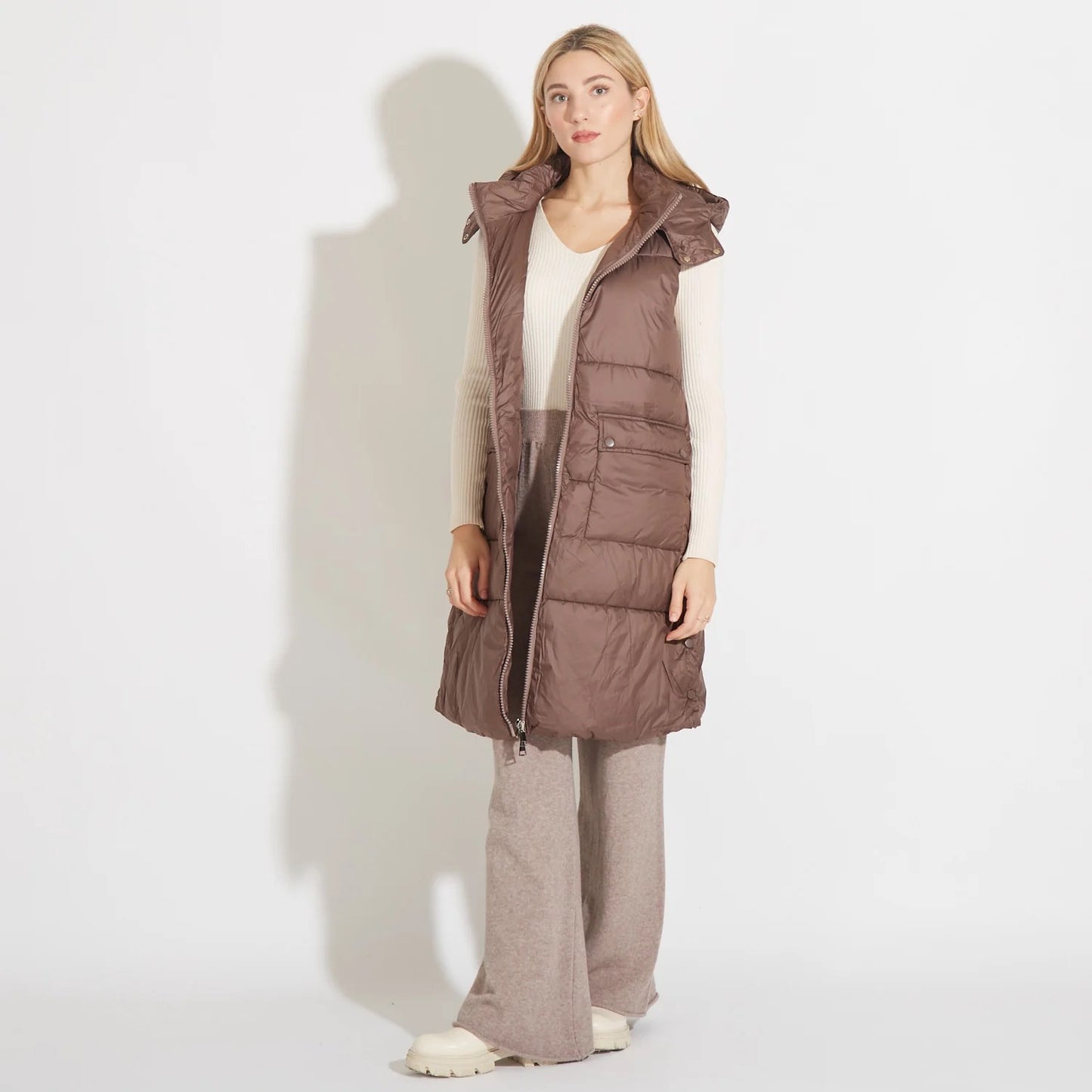 PIUMINO SMANICATO CON CAPPUCCIO E BOTTONI LATERALI