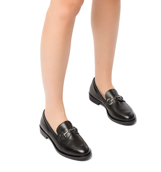 Mocassino nero fibbia argento